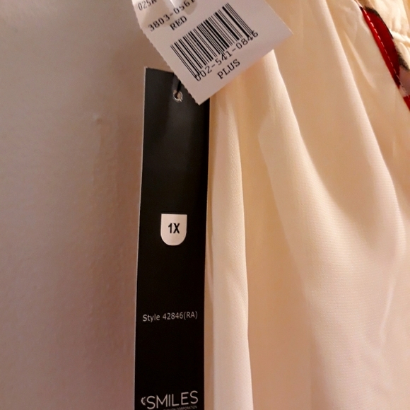 Floral top red n olive green on beige - Picture 2 of 5